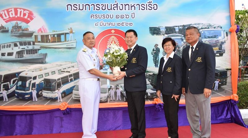 นายกสมาคมกีฬาปัญจกีฬาแห่งประเทศไทย มอบแจกันดอกไม้แสดงความยินดีเนื่องในวันคล้ายวันสถาปนากรมการขนส่งทหารเรือ