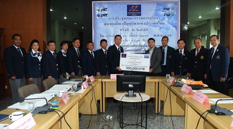 นายกสมาคมกีฬาปัญจกีฬาแห่งประเทศไทย มอบเงินสนับสนุนการจัดทำหนังสือ