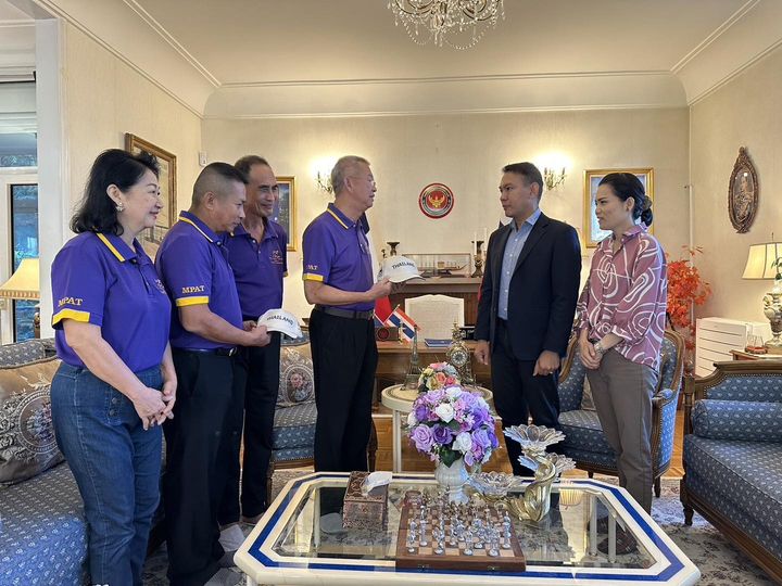 นายกสมาคมกีฬาปัญจกีฬาแห่งประเทศไทย และรองเลขาธิการคณะกรรมการโอลิมปิกแห่งประเทศไทย ได้นำคณะผู้บริหารสมาคมฯ เข้าเยี่ยมขอบคุณ นาวาเอก ไกรวุฒิ ภมรบุตร ผู้ช่วยทูตฝ่ายทหารเรือ ณ กรุงปารีส